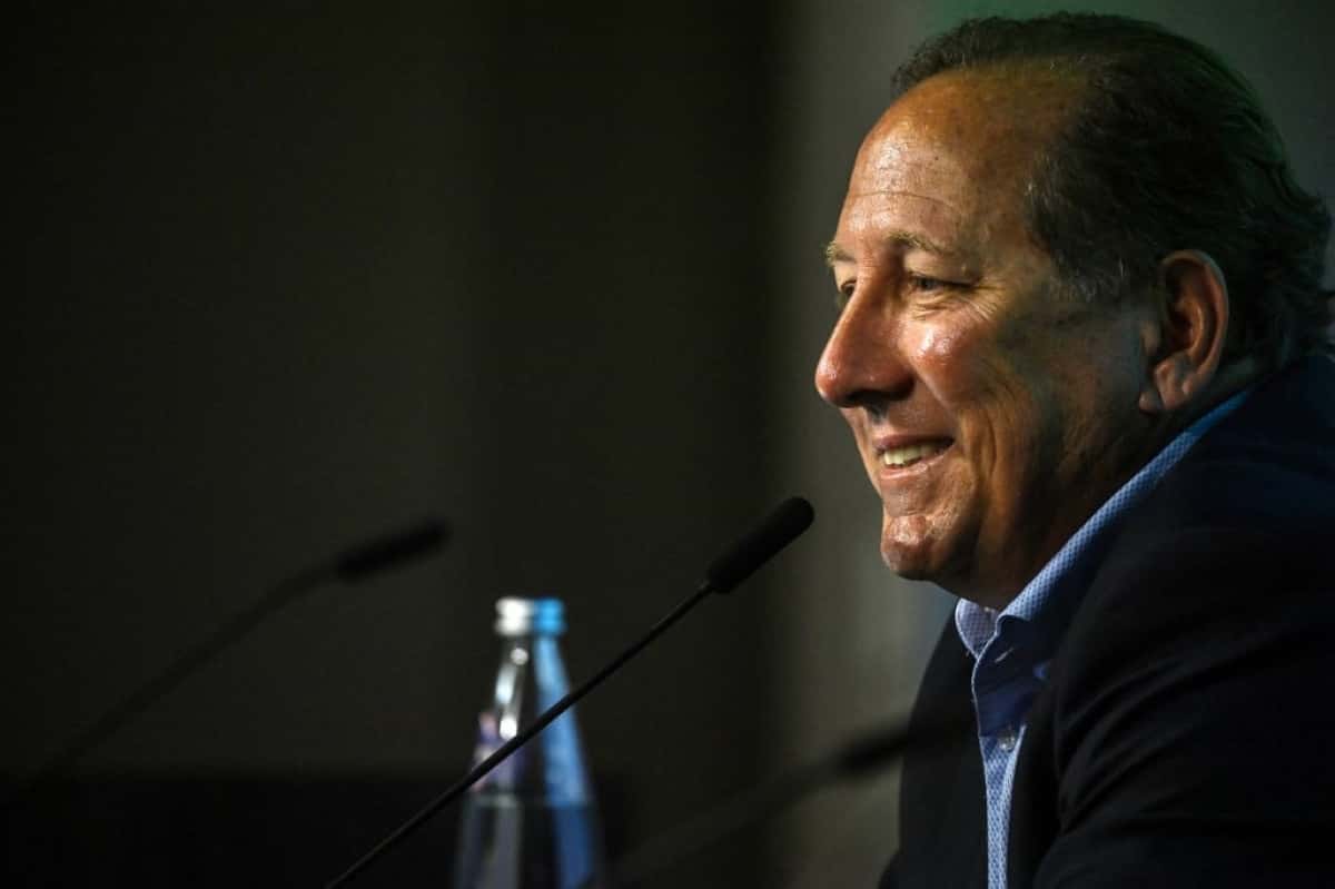 US businessman John Textor speaks during a joint a press conference with French President of the Olympique Lyonnais (OL) football club to announce the sale of the club on June 21, 2022 in Decines-Charpieu, central-eastern France. "Everything is signed," Aulas announced about a majority stake in OL Group by Eagle Football Holdings, owned by American John Textor, who already owns several soccer clubs. (Photo by OLIVIER CHASSIGNOLE / AFP)