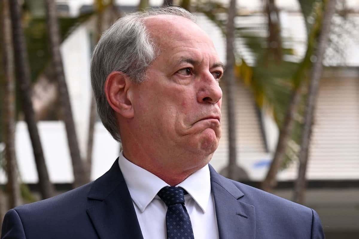 Brazilian presidential candidate for the Democratic Labor party, Ciro Gomes, gestures as he speaks to the press before attending a meeting with European Union embassadors in Brasilia, on September 22, 2022. Brazil holds its presidential elections on October 2. (Photo by EVARISTO SA / AFP)