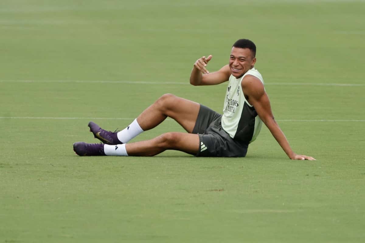 FOTODELDIA AME9868. FLORIDA (ESTADOS UNIDOS), 30/06/2025.- Kylian Mbappé de Real Madrid participa en un entrenamiento este lunes, en The Gardens North County District Park de Palm Beach, Florida (Estados Unidos). EFE/ Juan Ignacio Roncoroni