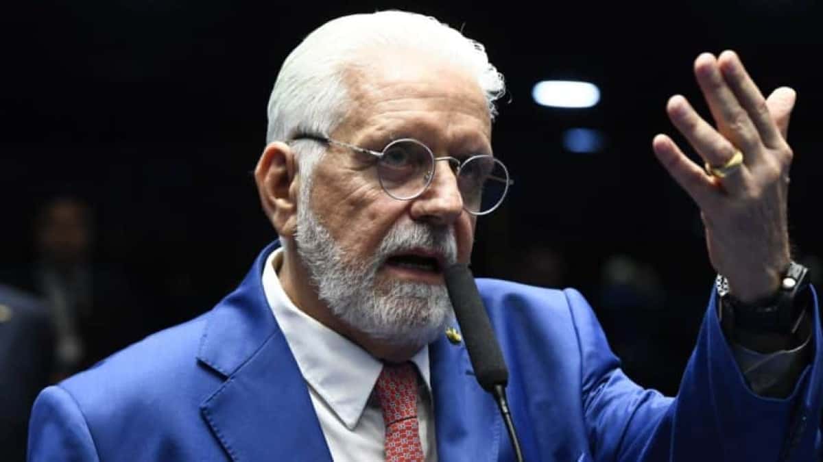 Plenário do Senado Federal durante sessão deliberativa ordinária. Na ordem do dia, PL 3/2023 que cria o protocolo "Não é Não", para prevenção ao constrangimento e à violência contra a mulher e para proteção à vítima; institui o selo "Não é Não - Mulheres Seguras"; e altera a Lei Geral do Esporte. Bancada: senador Jaques Wagner (PT-BA), em pronunciamento. Foto: Roque de Sá/Agência Senado