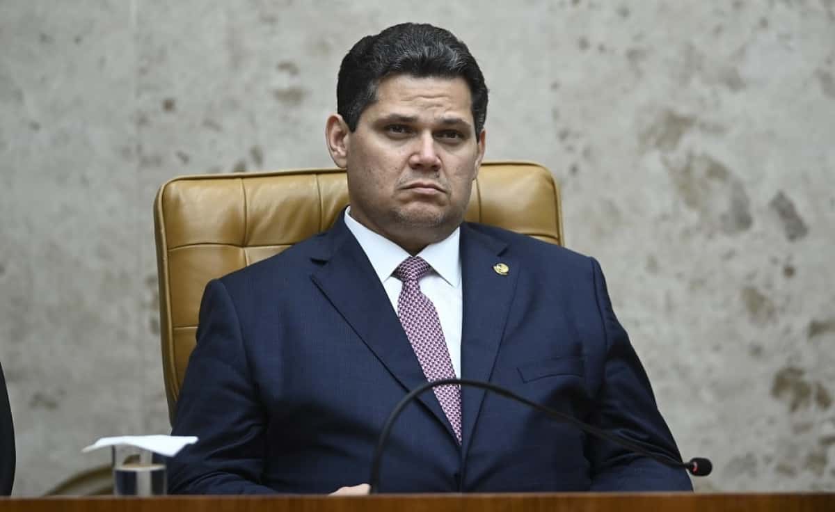 DF - STF/REALIZA ABERTURA DO ANO JUDICIÁRIO - POLÍTICA - Foto, Presidente do Senado Davi Alcolumbre. Nesta segunda (3) o Supremo Tribunal Federal realiza a sessão de abertura do ano judiciário de 2025. A cerimônia teve a presença do Presidente Lula, Presidente do Senado , senador Davi Alcolumbre e do Deputado Federal Hugo Motta presidente da câmara dos deputados. 03/02/2025 - Foto: TON MOLINA/FOTOARENA/FOTOARENA/ESTADÃO CONTEÚDO