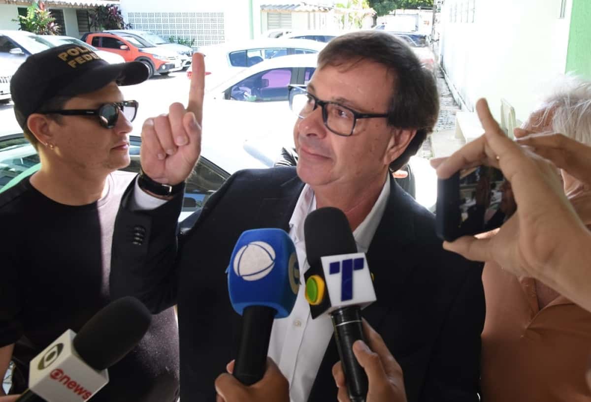 PE - POLITICA/PERNAMBUCO - POLÍTICA - O ex-ministro Gilson Machado foi preso pela a Policia Federal, ele foi ministro do ex-presidente Jair Bolsonaro. Sua prisão aconteceu nesta sexta-feira (13) no Recife (PE). O ex-ministro foi levado pela PF para o ILM no centro do Recife. 13/06/2025 - Foto: JOãO CARLOS MAZELLA/FOTOARENA/FOTOARENA/ESTADÃO CONTEÚDO
