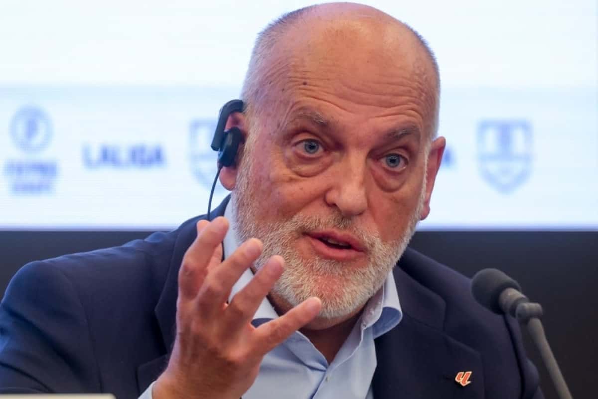 Brussels (Belgium), 14/10/2024.- Spanish LaLiga president Javier Tebas speaks at a press conference in Brussels, Belgium, 14 October 2024. European Leagues, FIFPRO Europe and LaLiga on 14 October 2024 filed a formal complaint to the European Commission against FIFA on competition law grounds. (Bélgica, Bruselas) EFE/EPA/OLIVIER HOSLET