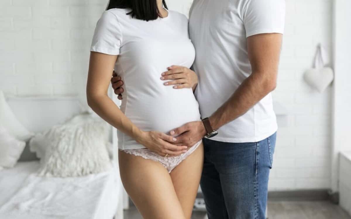 parents-waiting-arrival-their-new-baby