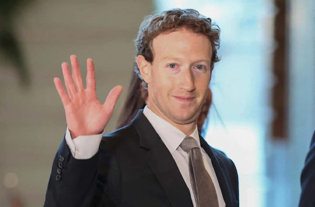This photo taken on February 27, 2024 shows Mark Zuckerberg, head of US tech giant Meta, waving as he enters the Japanese prime minister's office during his visit to Tokyo. (Photo by JIJI Press / AFP) / Japan OUT