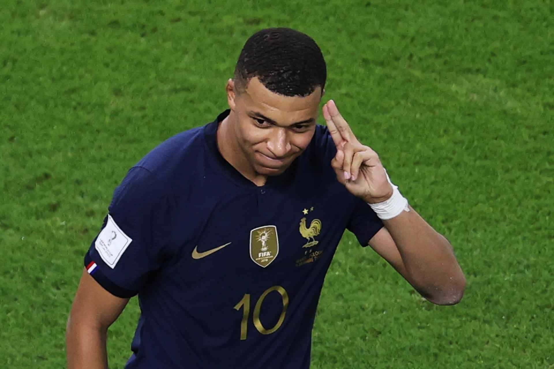 Doha (Qatar), 04/12/2022.- Kylian Mbappe of France celebrates scoring the 3-0 goal during the FIFA World Cup 2022 round of 16 soccer match between France and Poland at Al Thumama Stadium in Doha, Qatar, 04 December 2022. (Mundial de Fútbol, Francia, Polonia, Catar) EFE/EPA/Abedin Taherkenareh