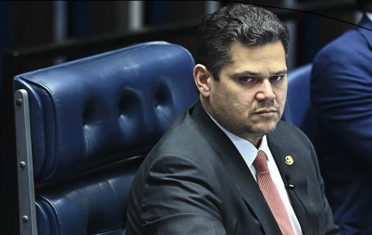 Plenário do Senado Federal durante sessão deliberativa ordinária. Ordem do dia. Na pauta, o PLP 201/2019 que garante a participação popular nas decisões de planejamento orçamentário. A proposta é um incentivo ao envolvimento dos cidadãos na elaboração dos planos, Leis de Diretrizes Orçamentárias (LDOs) e orçamentos. Mesa: presidente do Senado Federal, senador Davi Alcolumbre (União-AP). Foto: Andressa Anholete/Agência Senado