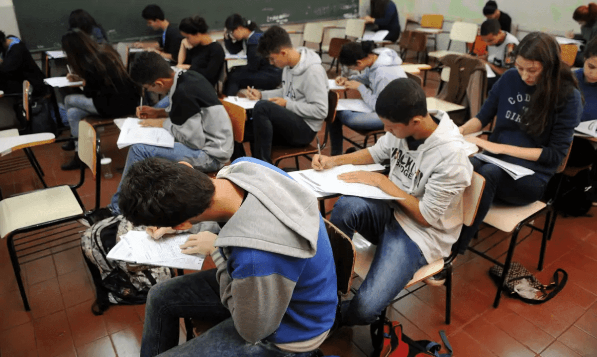 ESTUDANTES-ENEM