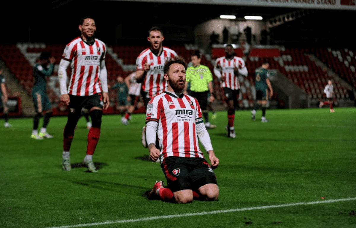 Jogadores-do-Cheltenham-Town-da-Inglaterra
