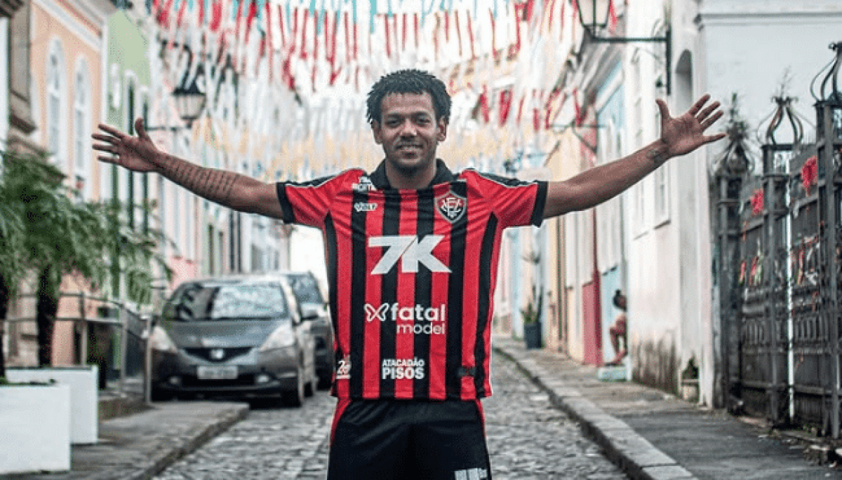 Romarinho-recebeu-a-camisa-7-no-Vitoria