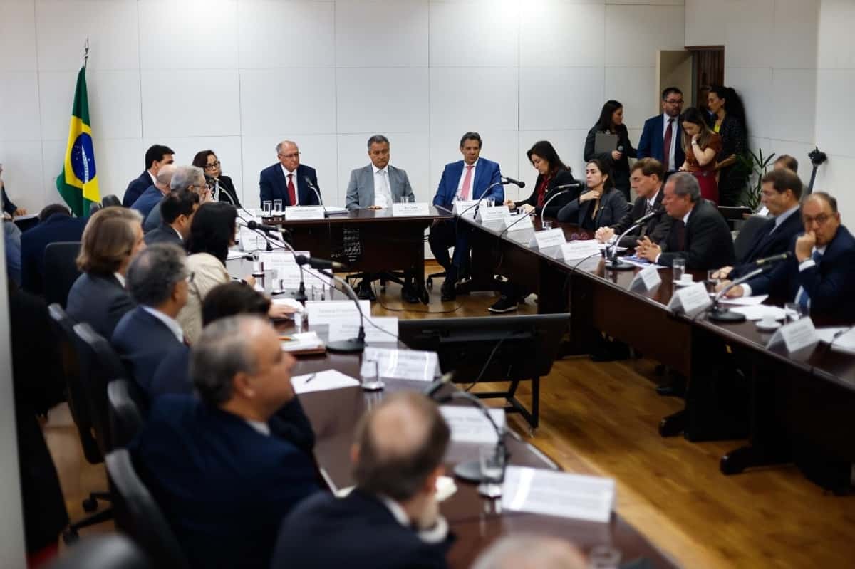 DF - EUA/TRUMP/TARIFAS/COMITÊ/REUNIÃO/ALCKMIN - POLÍTICA - O vice-presidente e ministro do Desenvolvimento, Indústria, Comércio e Serviços (MDIC), Geraldo Alckmin, comanda a primeira reunião do comitê com o setor produtivo para debater as tarifas de 50% anunciadas pelos Estados Unidos contra o Brasil, no Ministério do Desenvolvimento, Indústria, Comércio e Serviços (MDIC), na Esplanada dos Ministérios, em Brasília, nesta terça-feira, 15 de julho de 2025. Alckmin classificou a decisão do governo americano como absolutamente inadequada. 15/07/2025 - Foto: WILTON JUNIOR/ESTADÃO CONTEÚDO