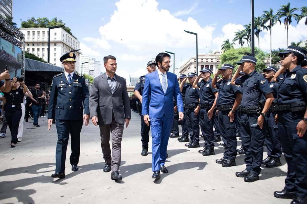 SP - RICARDO NUNES/SP/GCM/FORMATURA - GERAL - O prefeito de São Paulo, Ricardo Nunes, e o vice-prefeito coronel Mello Araújo participam da cerimônia de formatura da Guarda Civil Metropolitana, no Vale do Anhangabaú, no centro da capital, nesta terça-feira, 21. O evento contou também com a presença do secretário de Segurança Urbana, Orlando Morando, e do comandante-geral da Guarda Civil Metropolitana e Inspetor Superintendente, Eliazer Rodella. 21/01/2025 - Foto: NINO CIRENZA/ATO PRESS/ESTADÃO CONTEÚDO
