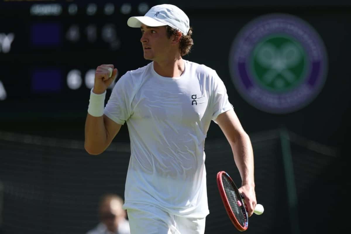 Wimbledon (United Kingdom), 30/06/2025.- Joao Fonseca of Brazil gestures during the Men's 1st round match against Jacob Fearnley of Britain at the Wimbledon Championships, Wimbledon, Britain, 30 June 2025. (Tenis, Brasil, Reino Unido) EFE/EPA/NEIL HALL EDITORIAL USE ONLY EDITORIAL USE ONLY