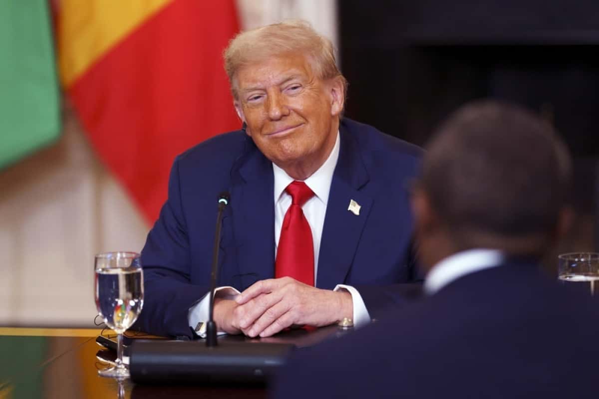 WASHINGTON (United States), 09/07/2025.- US President Donald Trump during a meeting with African leaders at the White House, Washington, DC, USA, 09 July 2025. President Trump is meeting with the leaders of Gabon, Guinea-Bissau, Liberia, Mauritania and Senegal at the White House to discuss trade. EFE/EPA/WILL OLIVER / POOL POOL