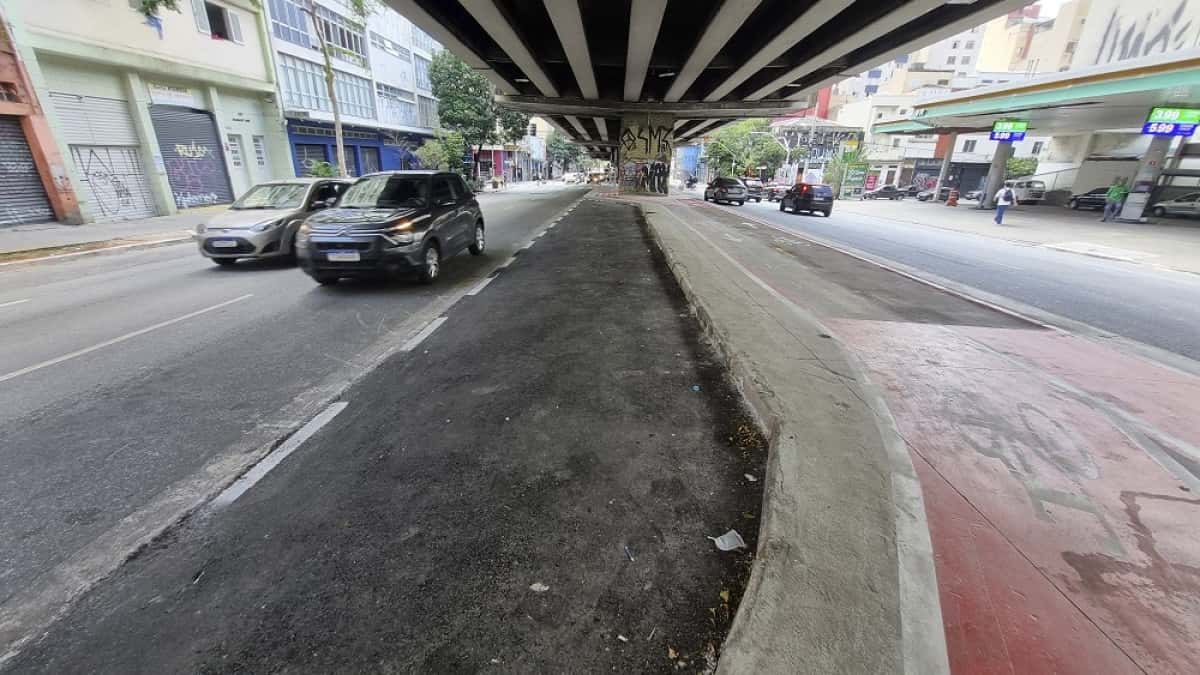 SP - OBRAS/BOLSÃO DE ESTACIONAMENTO/MINHOCÃO - GERAL - A Prefeitura de São Paulo finalizou a obra do bolsão de estacionamento localizada embaixo do Elevado Presidente João Goulart, conhecido como Minhocão, na Rua Amaral Gurgel, região central de São Paulo, nesta terça-feira (29). 01/05/2025 - Foto: CRIS FAGA/DRAGONFLY PRESS/ESTADÃO CONTEÚDO