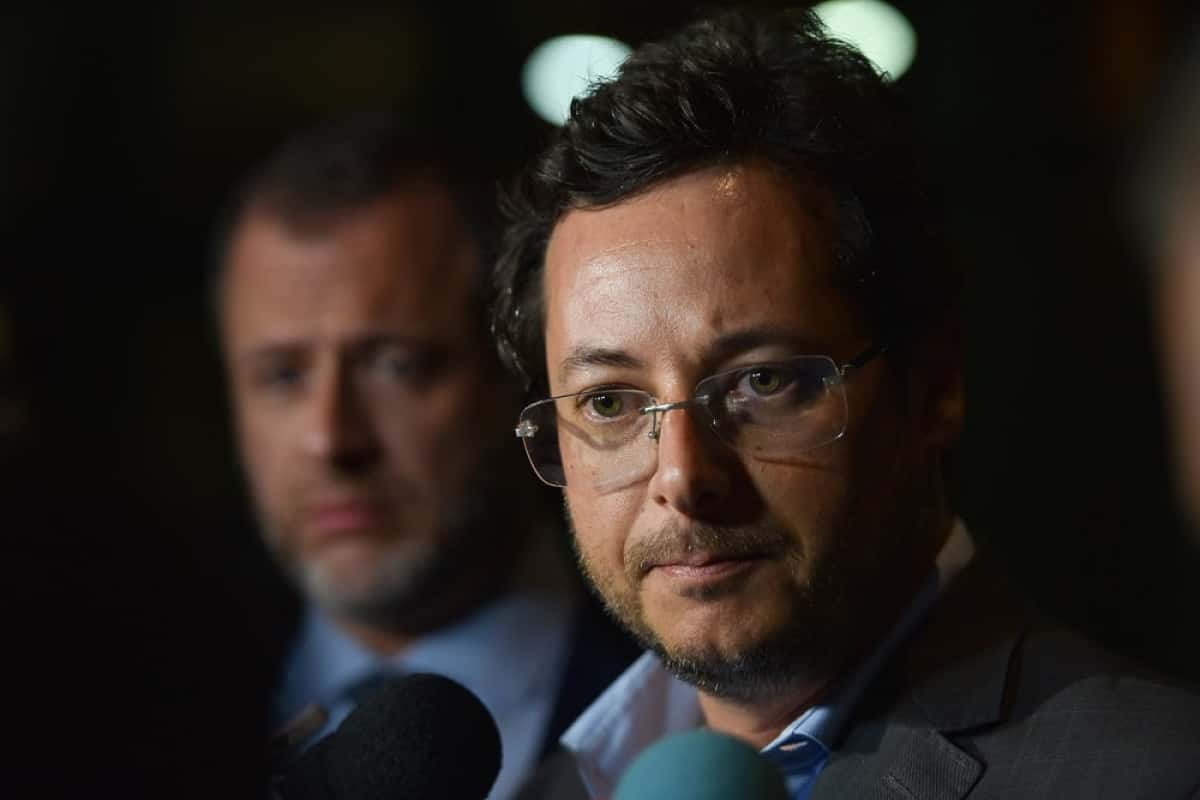 DF - FABIO WAJNGARTEN/SOBRE VACINA BOLSONARO - POLÍTICA - Foto, advogados Fabio Wajngarten e Paulo Cunha Bueno. Nesta quarta (3) o advogado Fabio Wajngarten fala sobre a operação da Polícia Federal referente a adulteração no cartão de vacina do ex-presidente Jair Bolsonaro. 03/05/2023 - Foto: TON MOLINA/FOTOARENA/FOTOARENA/ESTADÃO CONTEÚDO