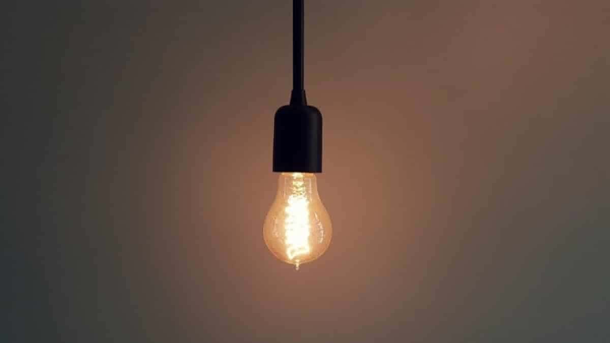 foto-lampada-acesa-848×477-1