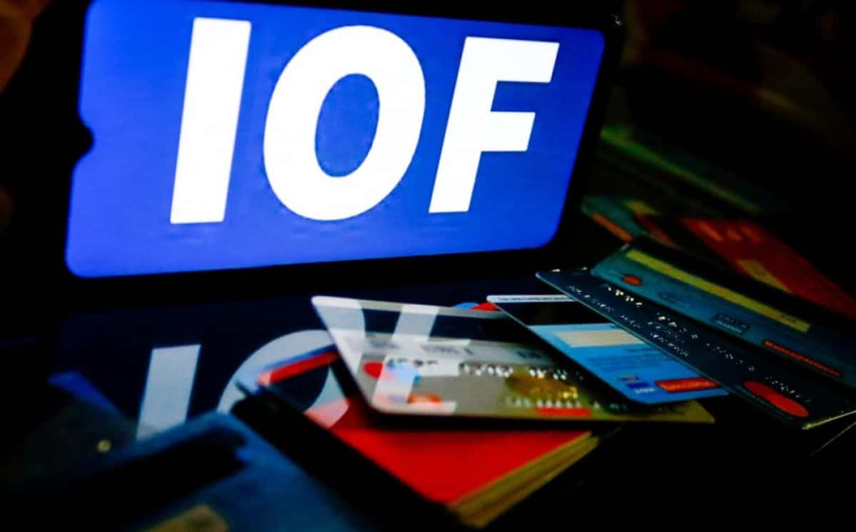 SP - AUMENTO / IOF - ECONOMIA - Alíquota para operações com cartão de crédito e débito internacional subiu de 3,38% para 3,5% com as medidas anunciadas nesta na última quinta-feira (22) pelo governo federal. Espera-se que as medidas promovam um aumento de arrecadação de R$ 20,5 bilhões em 2025 e R$ 41 bilhões em 2026. 23/05/2025 - Foto: ALOISIO MAURICIO/FOTOARENA/FOTOARENA/ESTADÃO CONTEÚDO