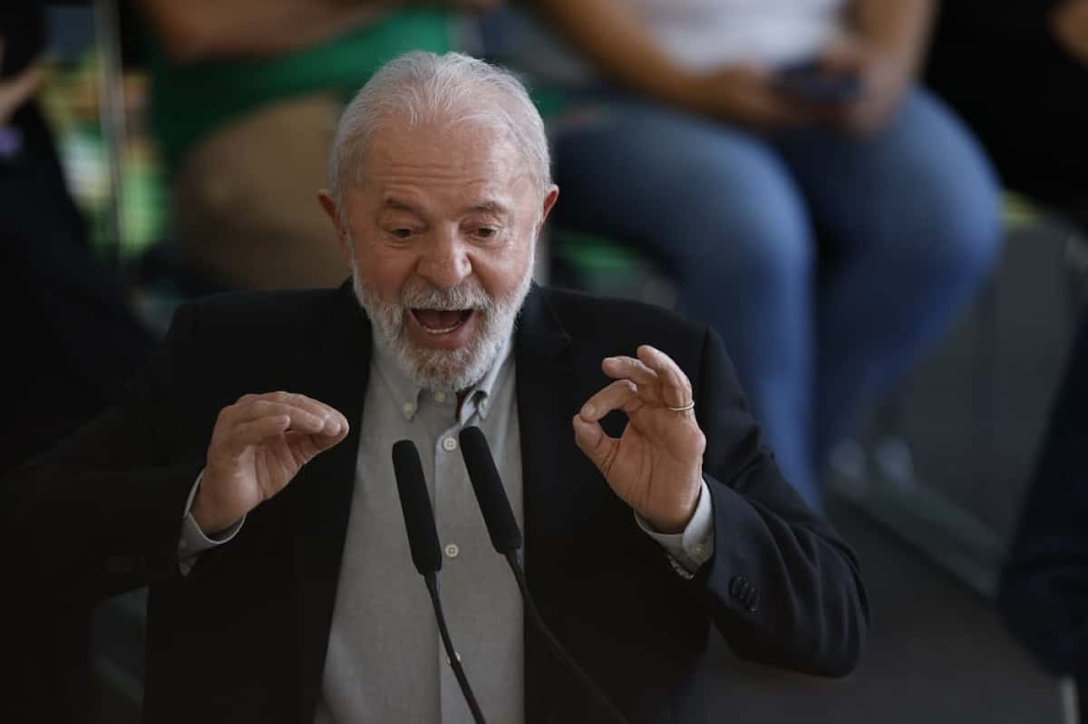 DF - PLANO SAFRA/AGRICULTURA FAMILIAR/LULA - ECONOMIA - O presidente da República, Luiz Inácio Lula da Silva, discursa durante a cerimônia de lançamento do Plano Safra da Agricultura Familiar 2025/26 realizado no Palácio do Planalto, em Brasília (DF), nesta segunda-feira, 30 de junho de 2025. O Plano oferecerá R$ 78,2 bilhões em crédito pelo Programa Nacional de Fortalecimento da Agricultura Familiar (Pronaf) com vigência de 1º de julho até o fim de junho de 2026. Lula disse que o programa "está longe de ser o plano perfeito", mas faz parte de um processo contínuo de reivindicação dos pequenos agricultores junto ao poder público para garantir melhores condições de crédito. 30/06/2025 - Foto: WILTON JUNIOR/ESTADÃO CONTEÚDO