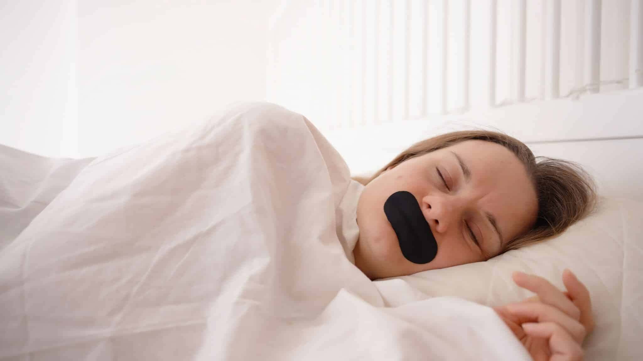 tampar-a-boca-para-dormir
