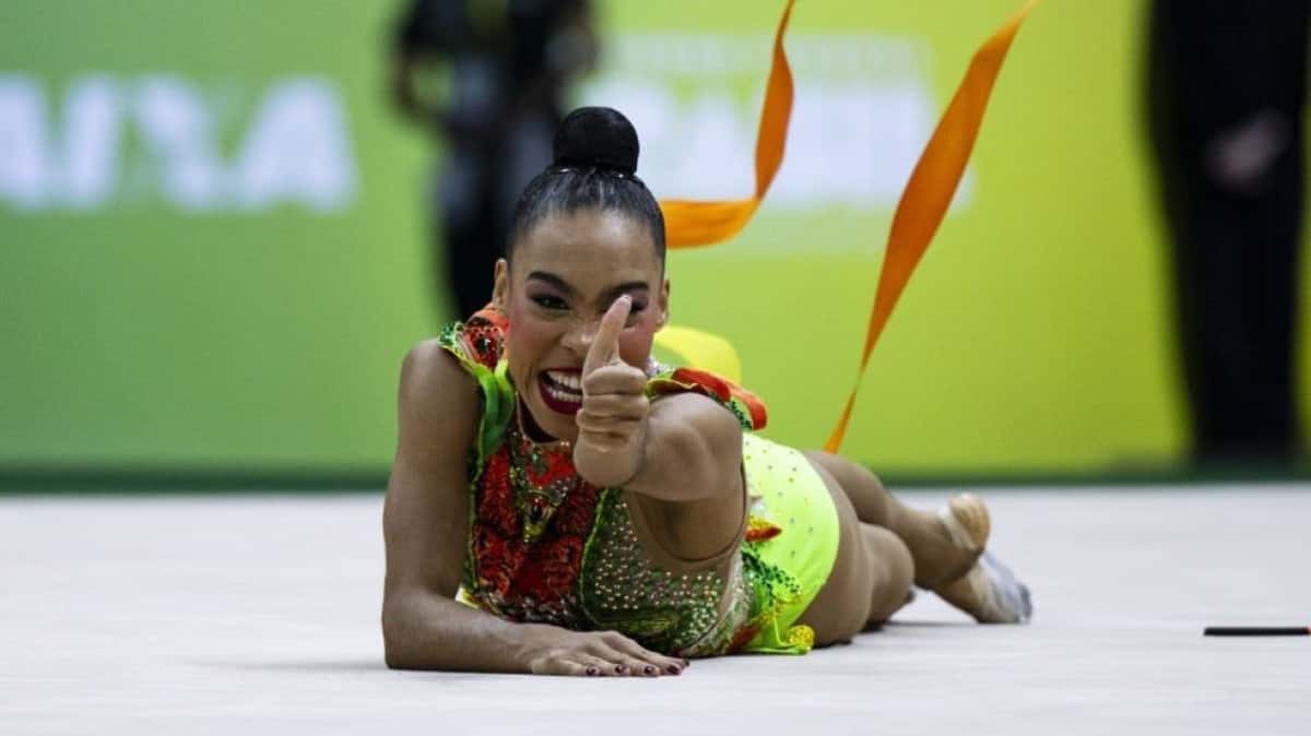 Geovanna-Ginastica-Ritmica