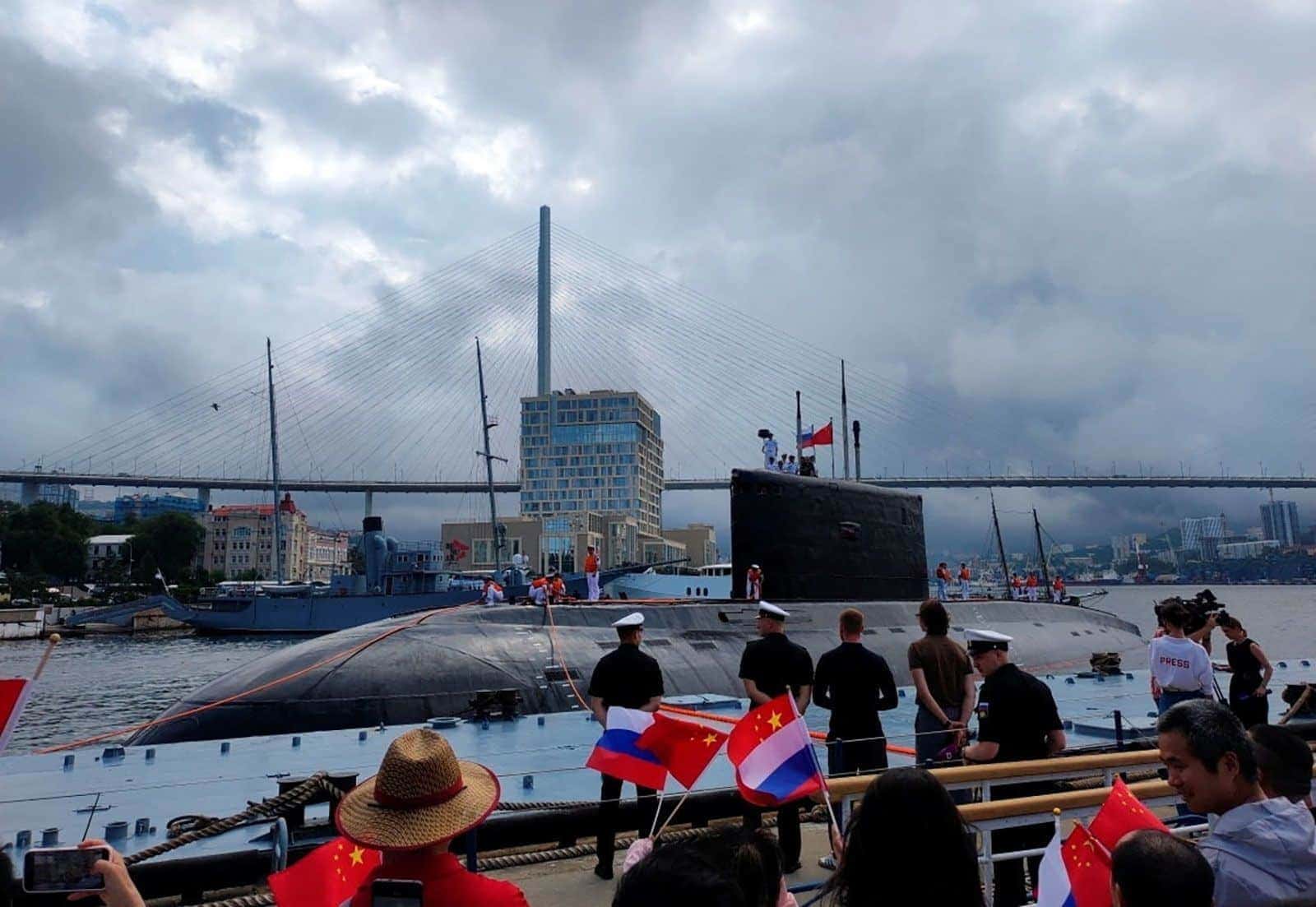 Submarinos-russos-e-chineses