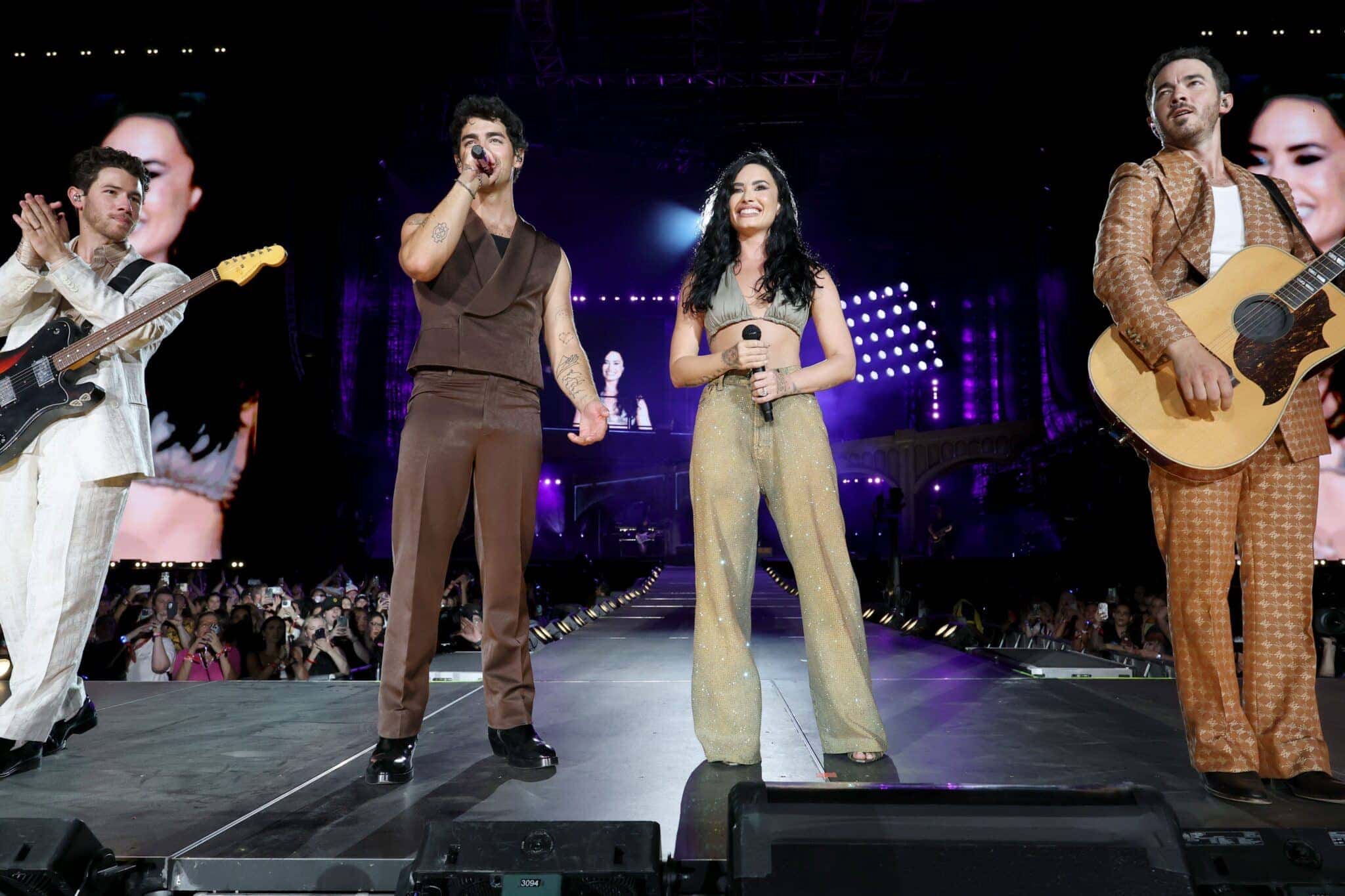 demi-lovato-jonas-brothers