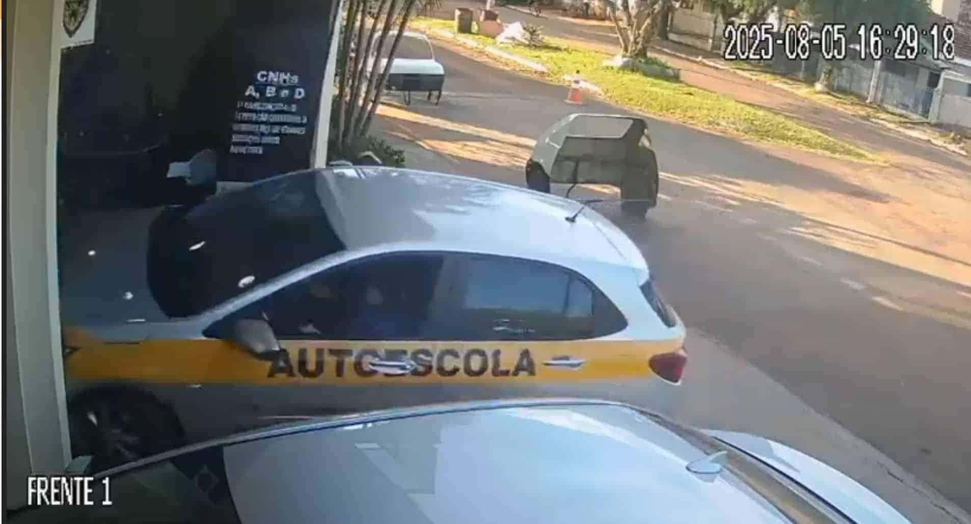 invade-autoescola-foto