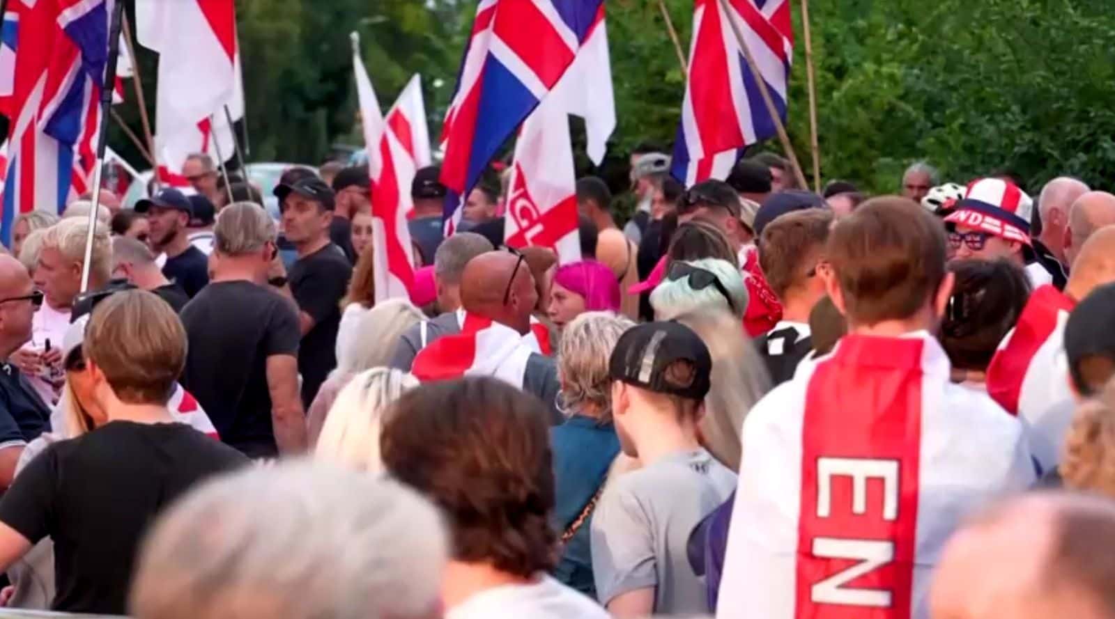 protestos-anti-imigracao-no-reino-unido