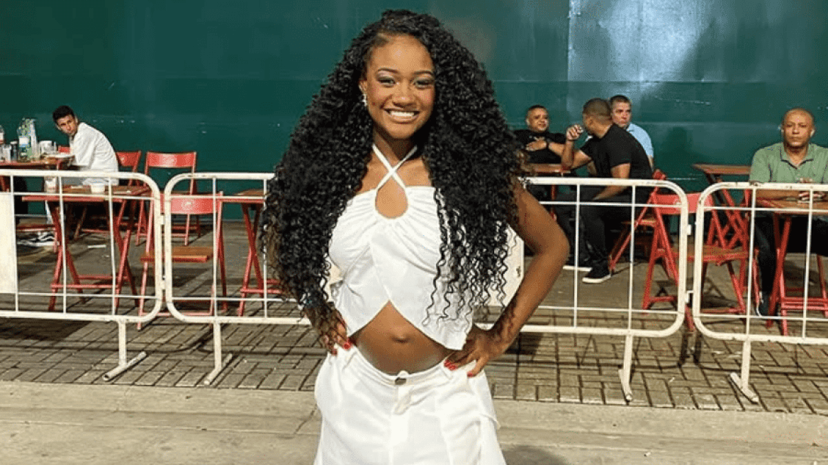 rainha-de-bateria-da-beija-flor