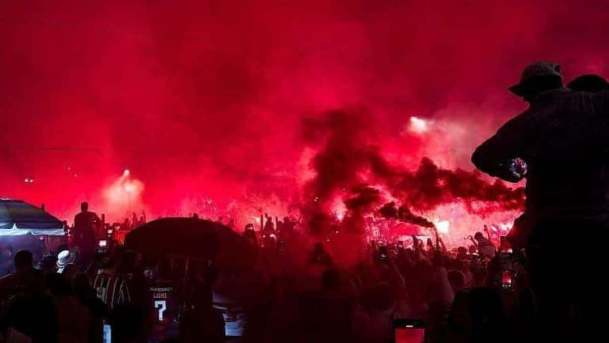 sao_paulo_torcida_festa-e1755645427719