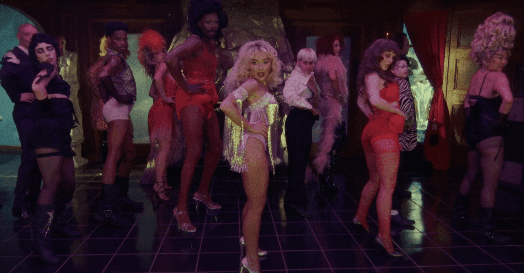 tears-clipe-sabrina-carpenter