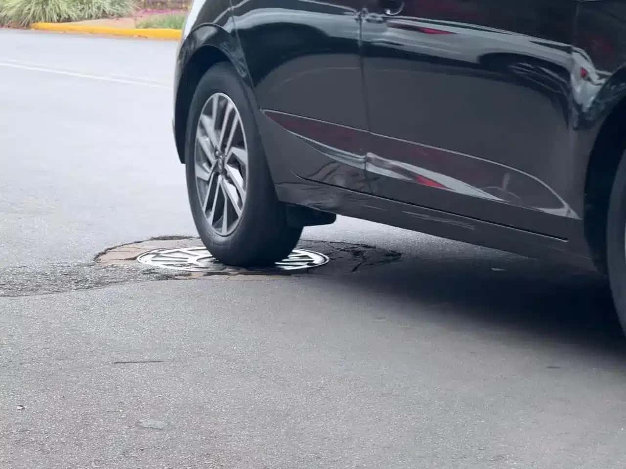 bueiro-carro