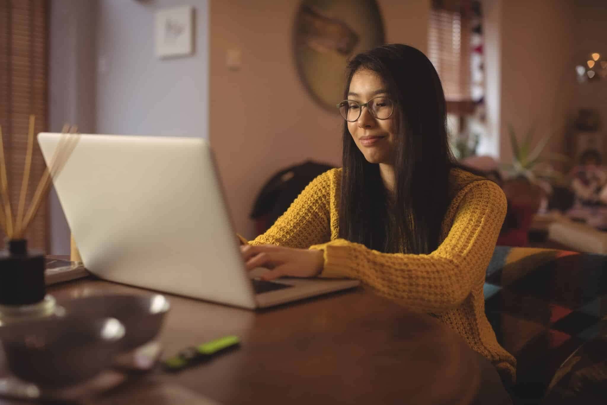 estudante-no-computador