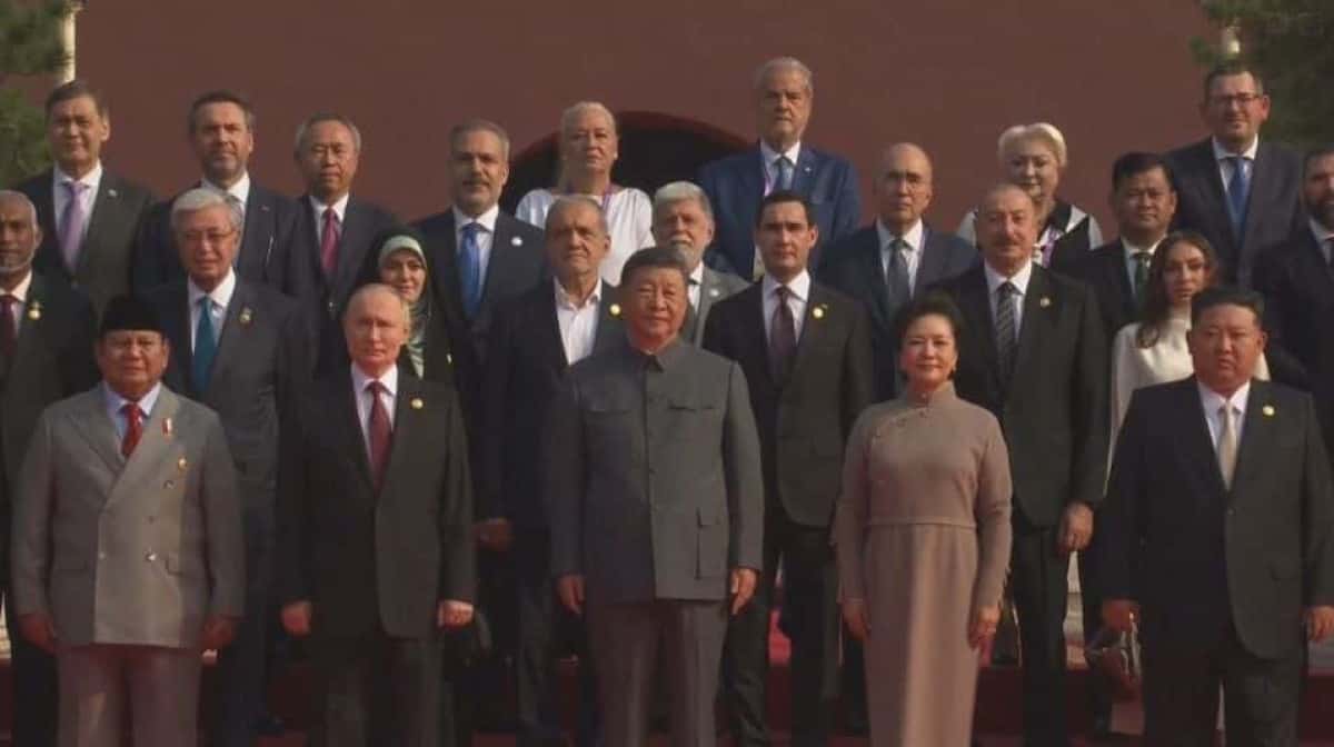 foto-familia-desfile-china