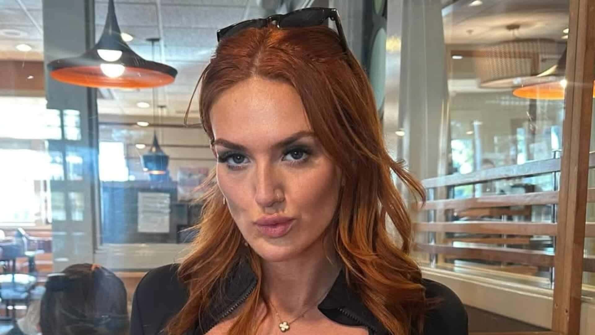 mulher-duas-vaginas-annie-charlotte