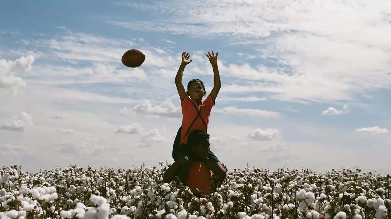 nfl-lanca-filme-brasil-e1757445147134