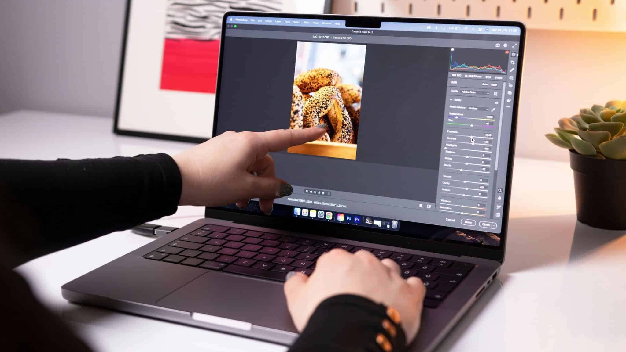 pessoa-editando-imagem-e1756847040585
