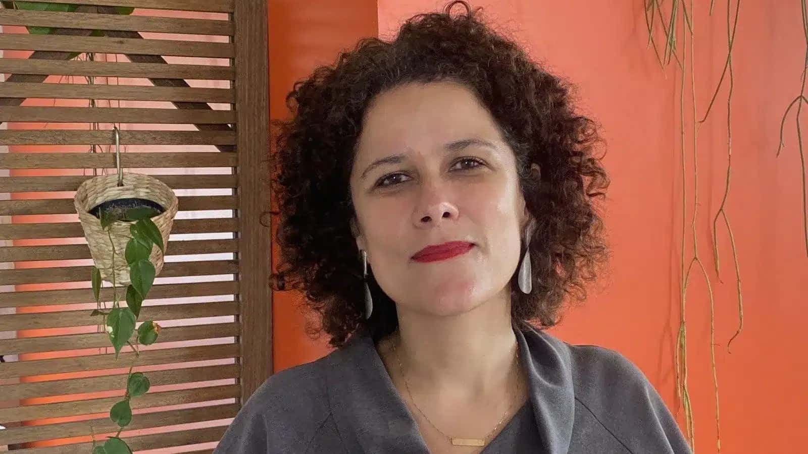 rita-palmeira-flip-e1757624959433