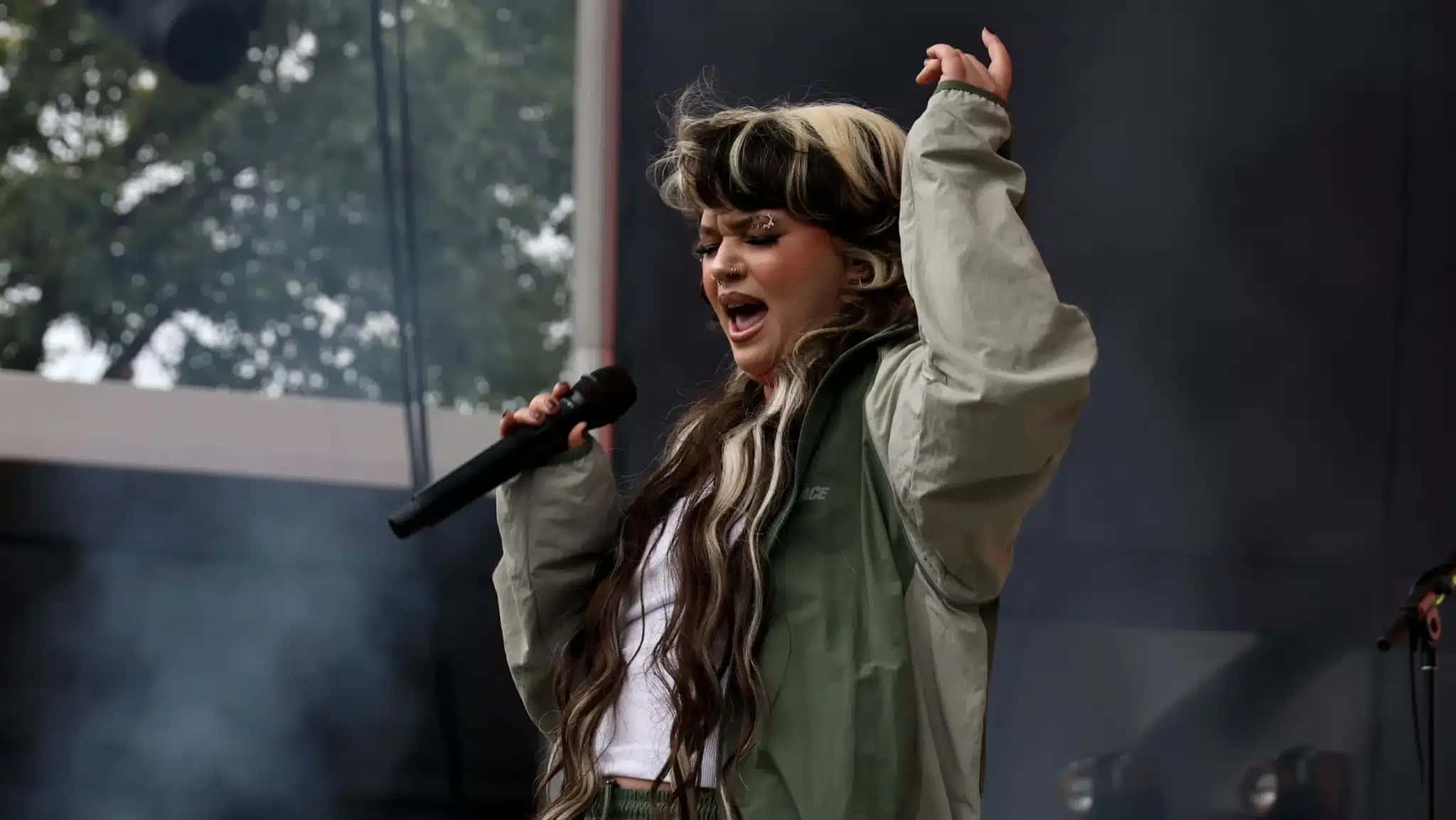 lola-young-e1759062057828