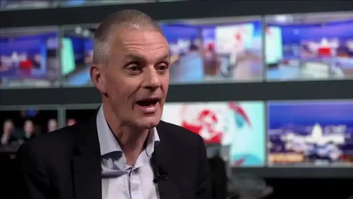 Chefe-da-BBC-Tim-Davies-renuncia-ao-cargo