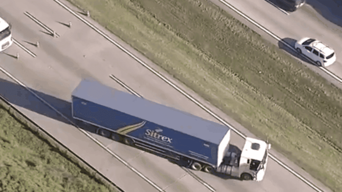 carreta-atravessada-848×477-1