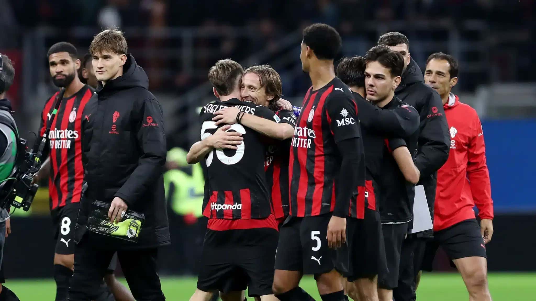 milan-comemora-e1762124185637