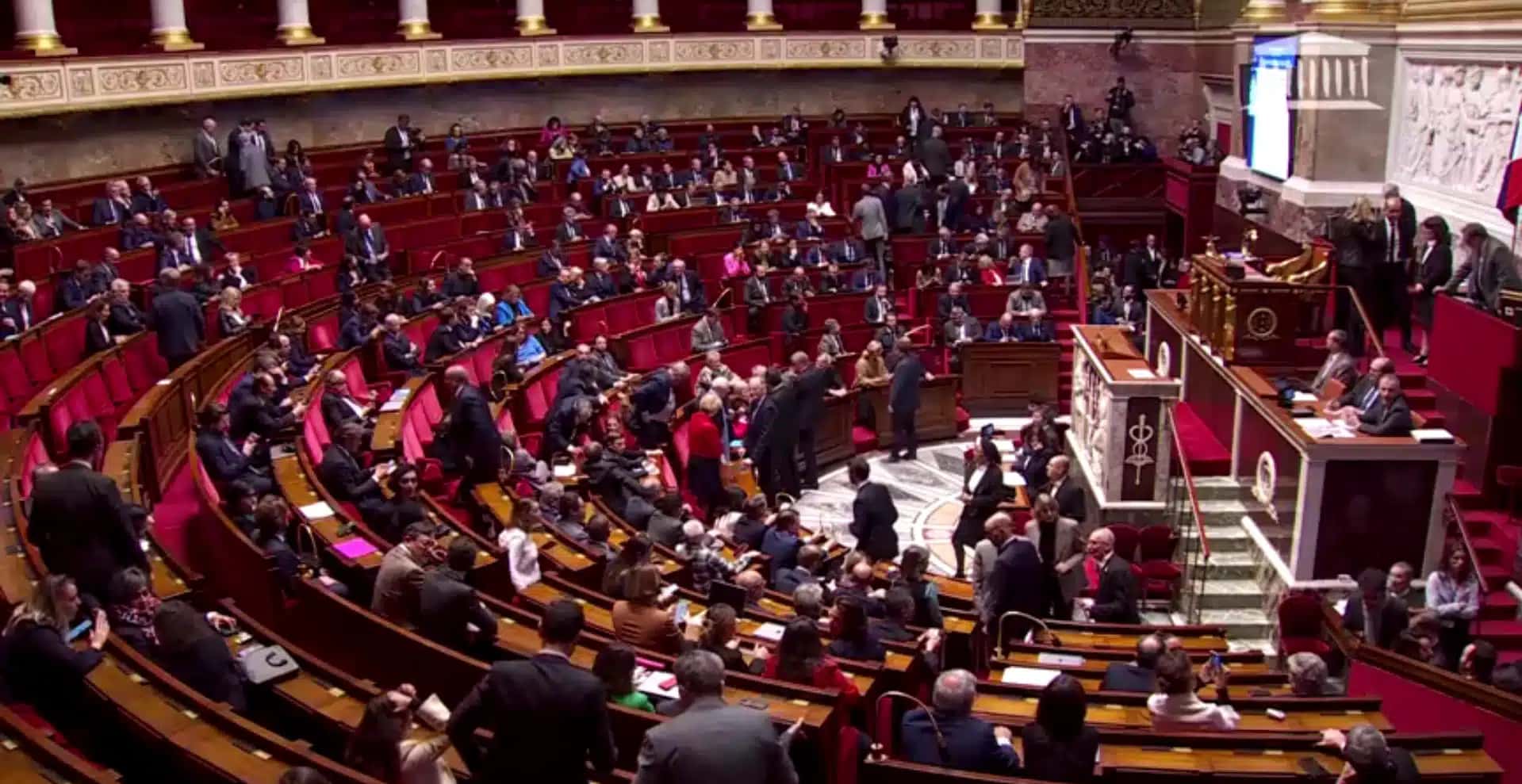 Parlamento-da-Franca-moncao-de-repudio