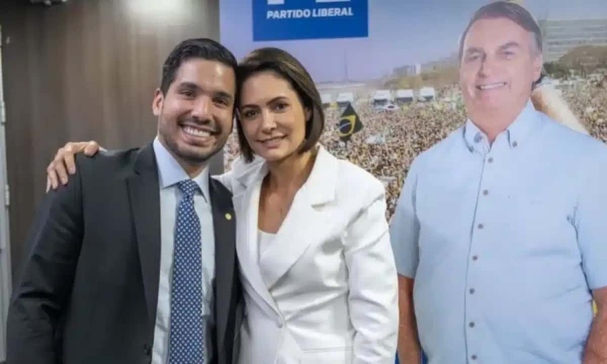 bolsonaro-de-papelao-e1764713838438