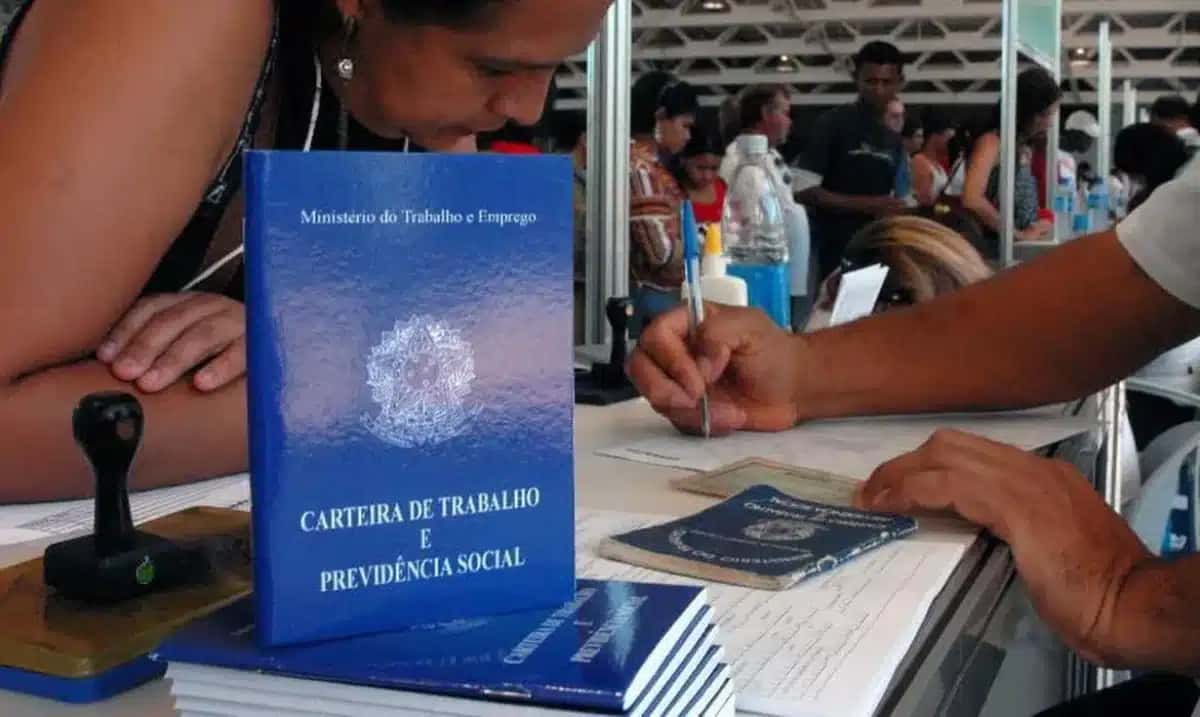carteira-trabalho-emprego