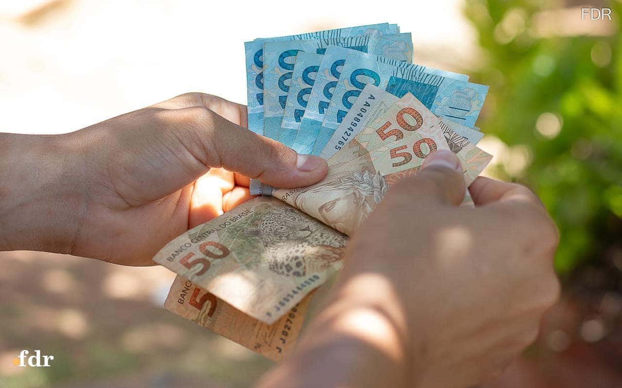 contanto-dinheiro-fisico-2
