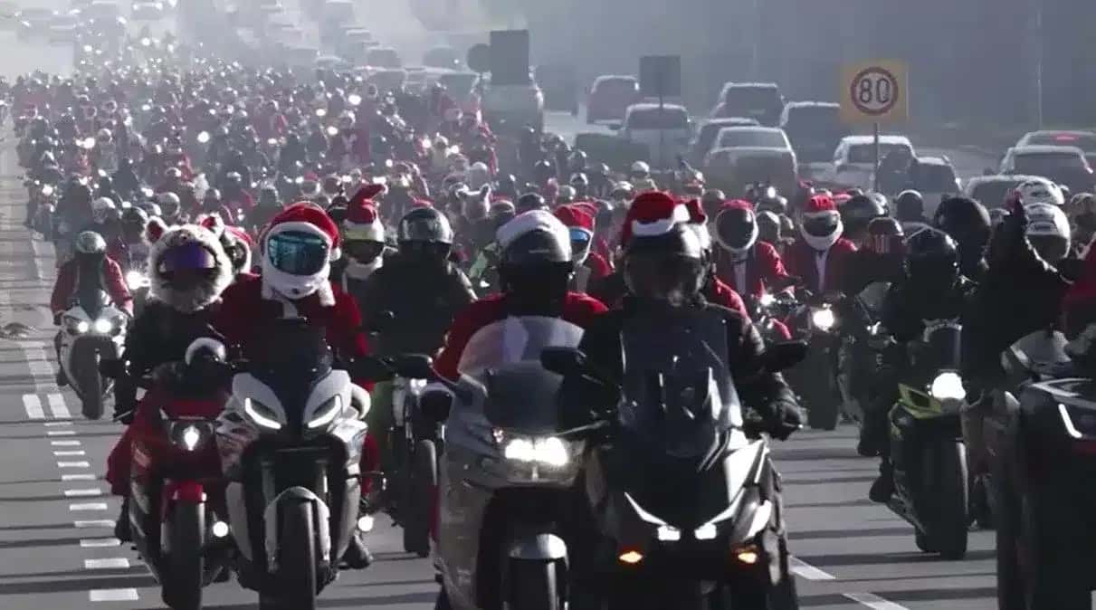 papais-noeis-bulgaros-em-desfile-de-moto