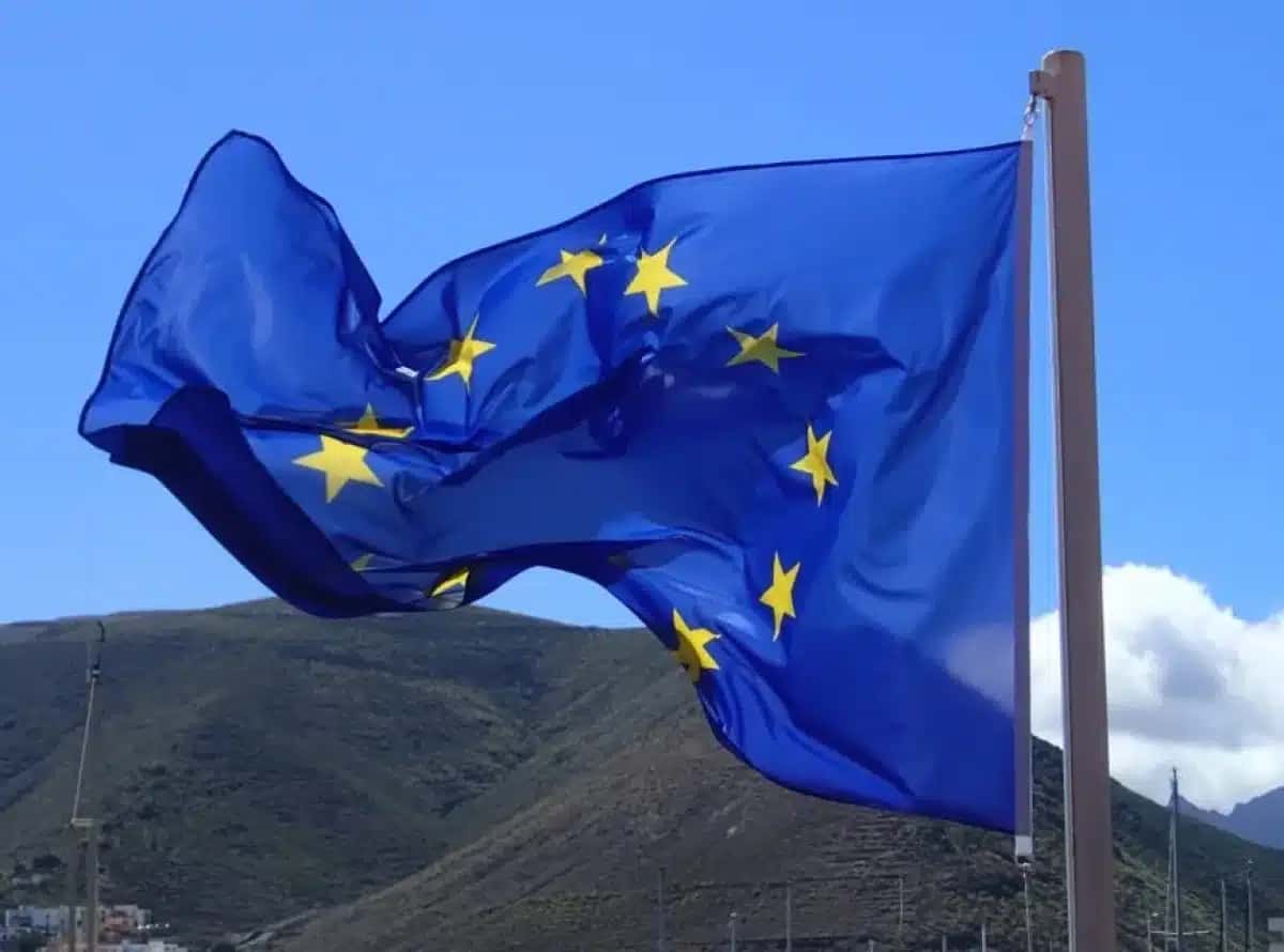 uniao-europeia-bandeira-1-1-868×644-1-1