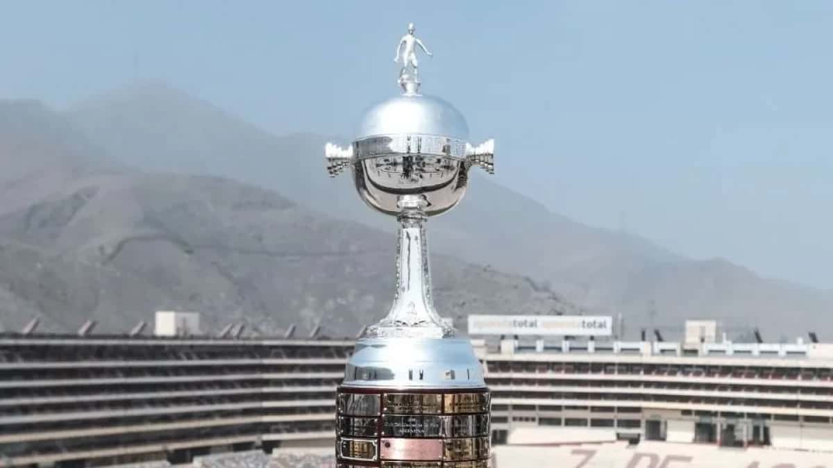 1-TROFEU-LIBERTADORES-LIMA-MONUMENTAL_1-1
